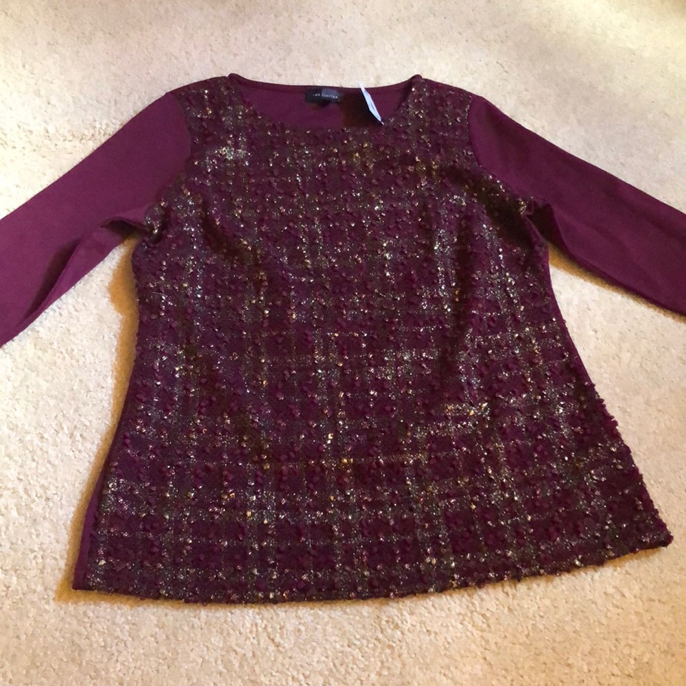 Wine colored with gold top